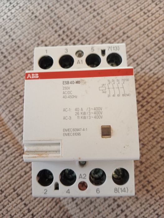 Vând contactor 380v 40a