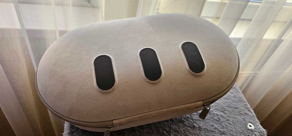 Meta quest 3 512gb + 8 IMU Trackers/Slime Trackers + carrying case