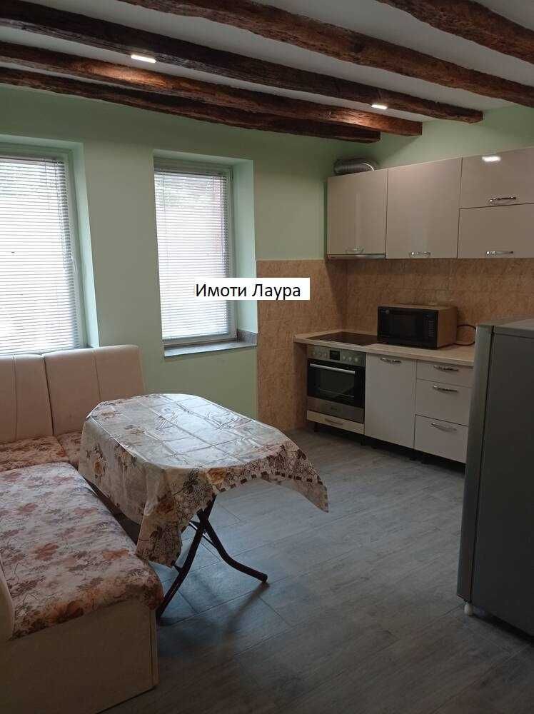 Дава се под наем Двустаен апартамент в Шумен, Център - 55 кв.м за 255 € - Снимка #3