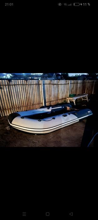 Надувная лодка. С мотором.