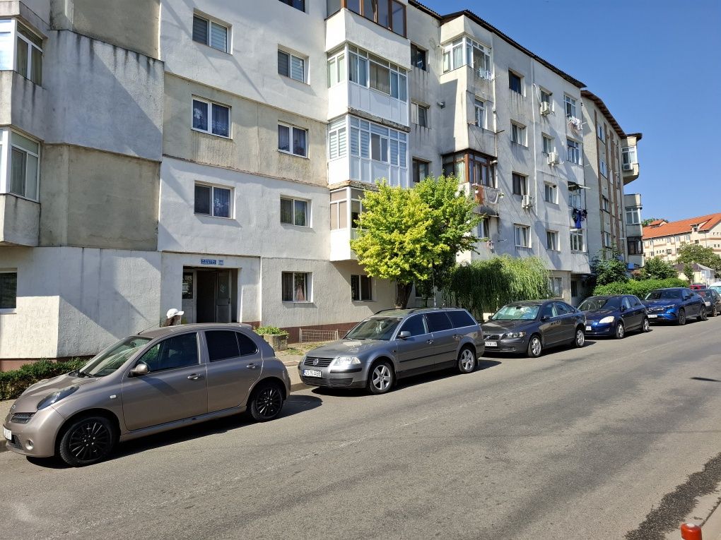 apartamente de vanzare husi