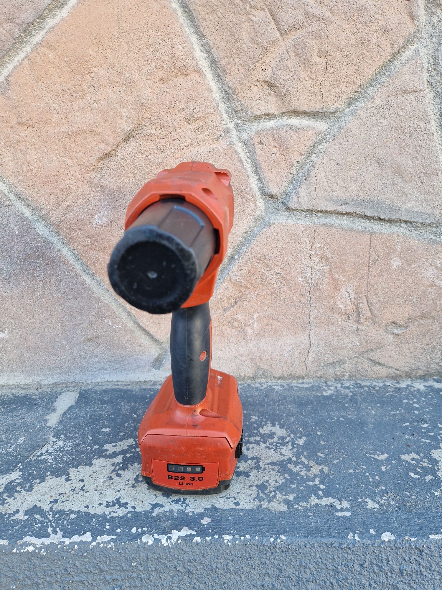 Акумулаторна нитачка HILTI