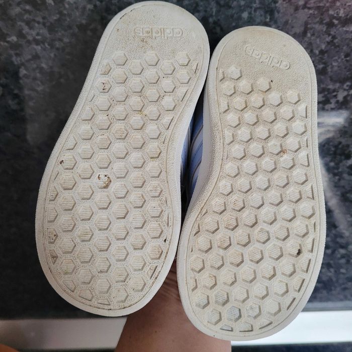 Маратонки Adidas размер 25