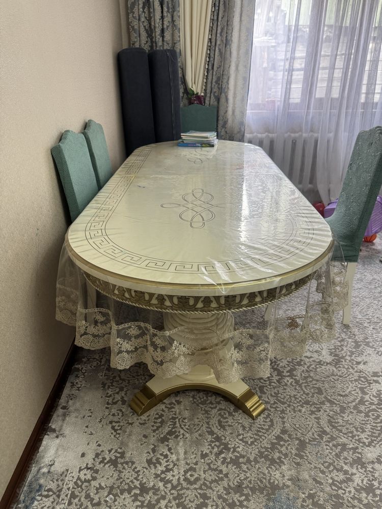 Продам стол овальный