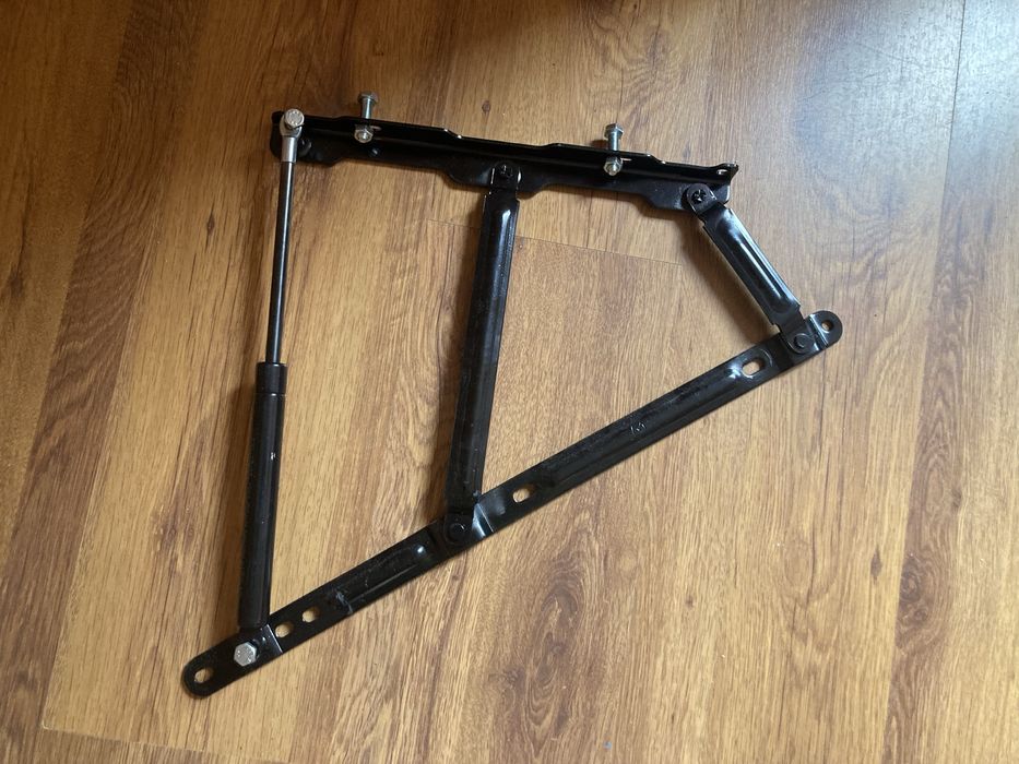 Повдигащ механизъм за подматрачна рамка