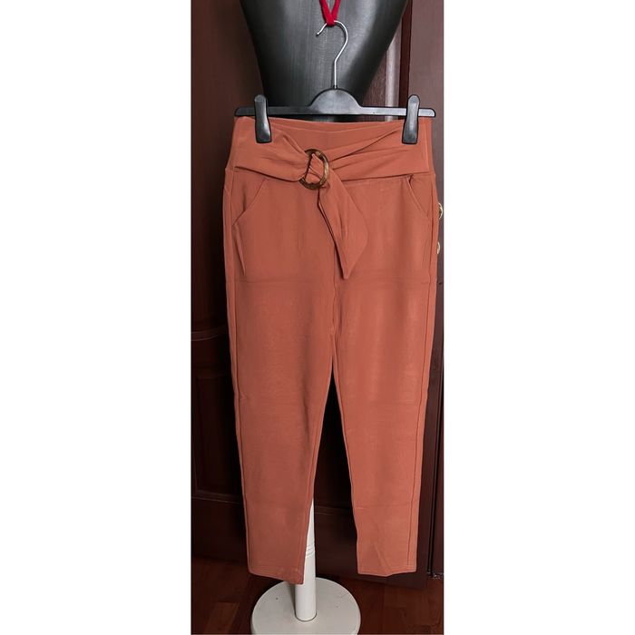 Pantaloni maro drepți elastici Banana Republic