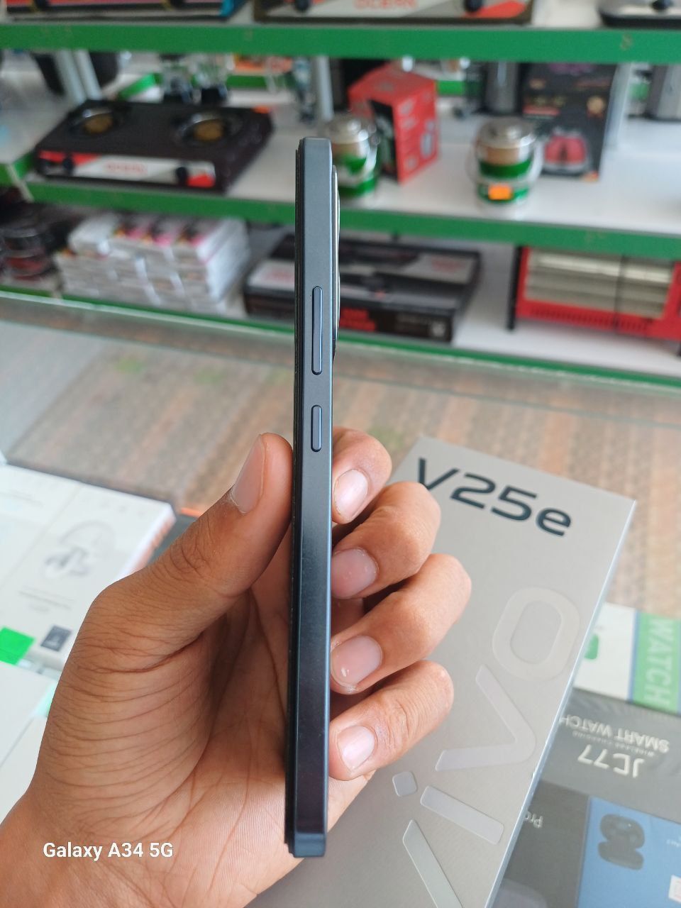 Vivo V25e Diamond black