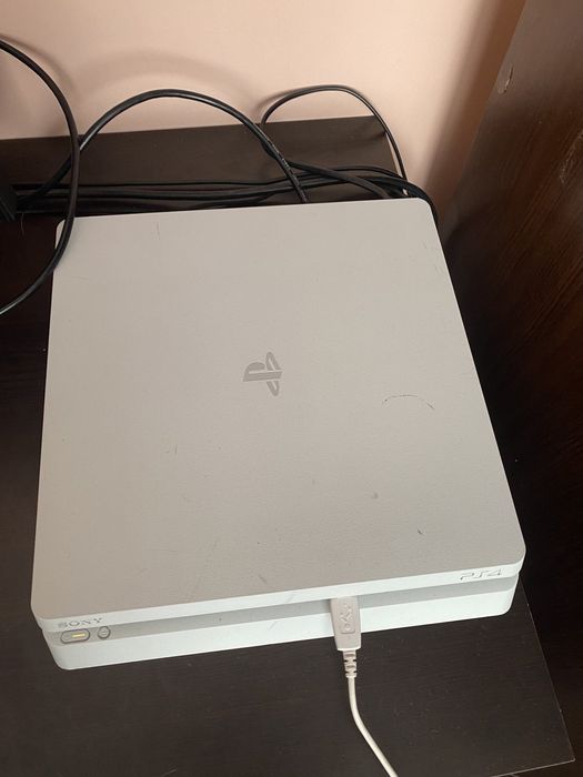 Ps 4 slim почти нов