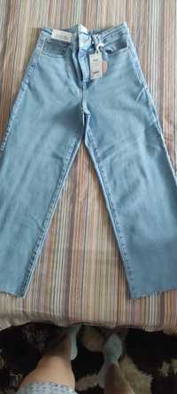 Pantaloni de blugi