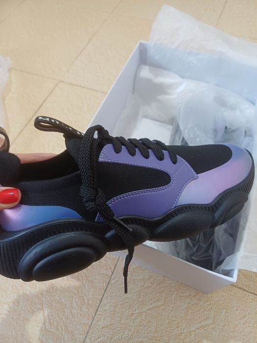 Сникърси Moschino