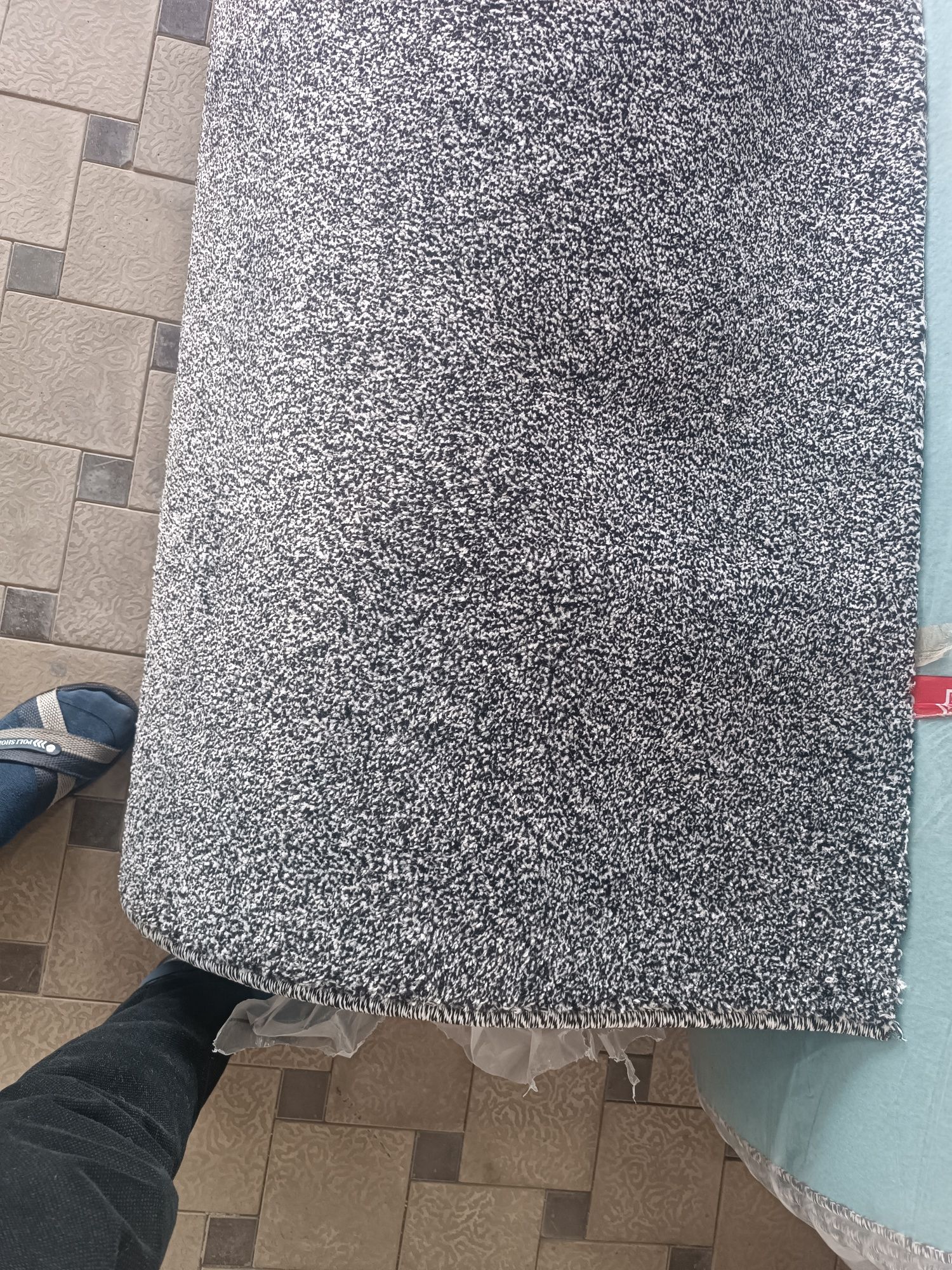Kavralon ...qalinligi 1.5 sm.eng sifatli Va Samarqand asl gilam