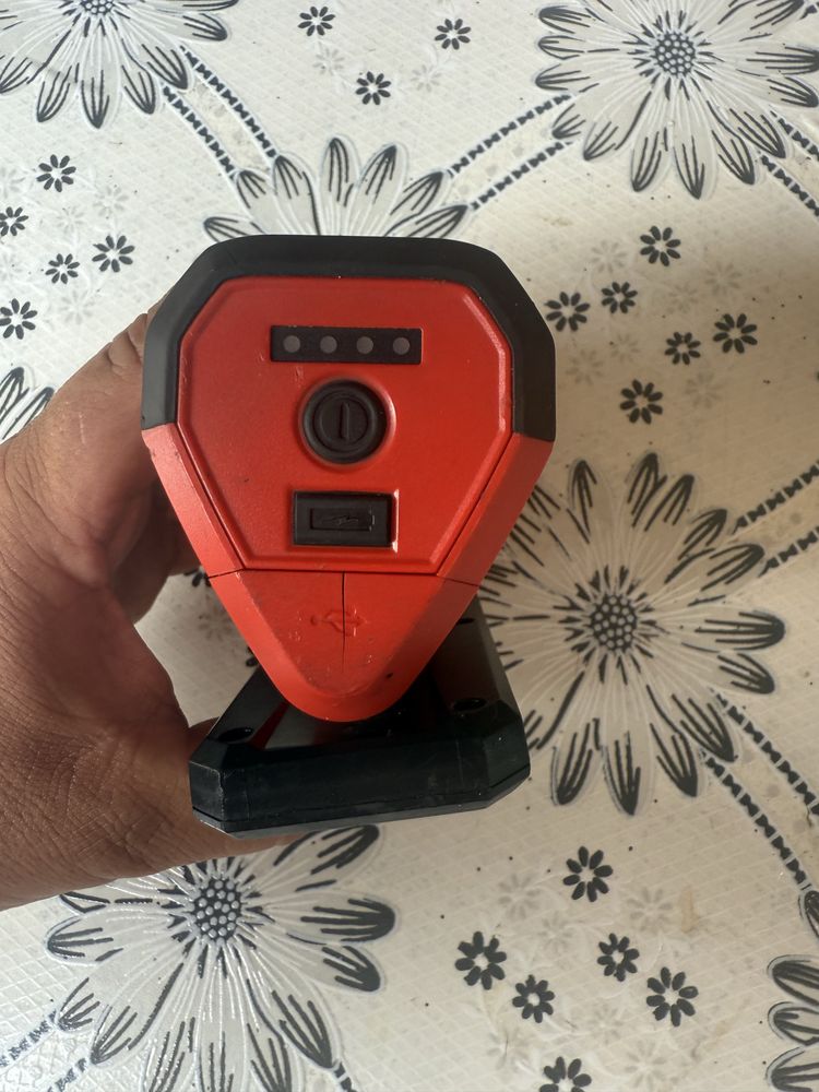 Акумулаторна лампа Milwaukee M12PAL