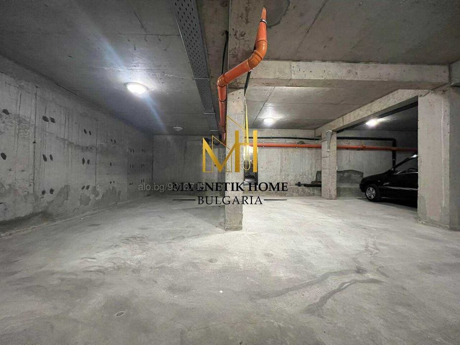 Две паркоместа в подземен частен паркинг в супер център