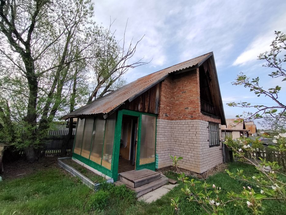 Продам дачу из двух участков 10 соток.