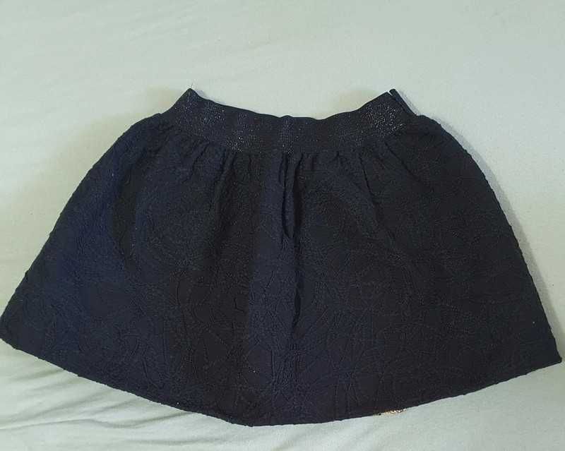 Fustă mini model Desigual ,cu banda elastică la mijloc.