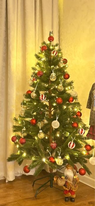 Продаю новую, аккуратную ёлочку высотой 1 метр