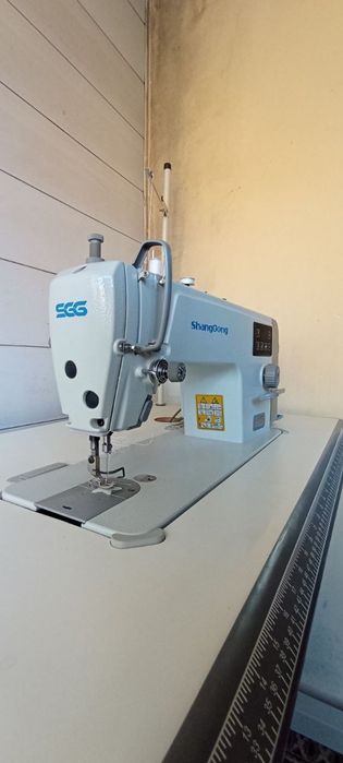 Tikuv mashinasi garantiya bor yangi hali