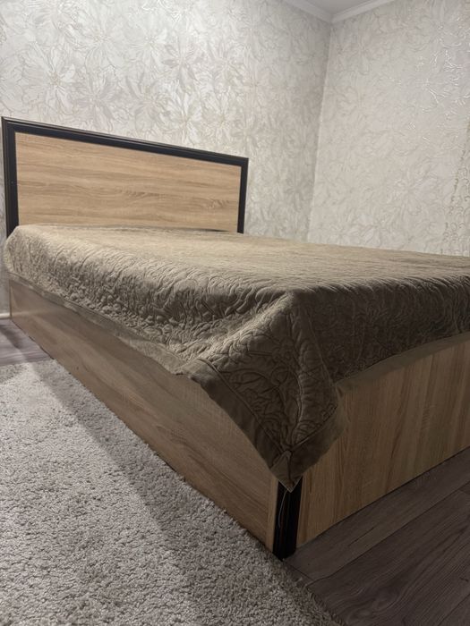 Продам кровать двухспальнюю в хорошем состоянии, с матрасом