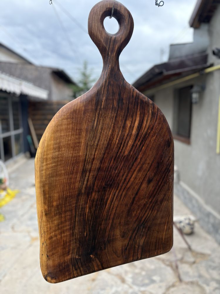Vand tocator din lemn de nuc