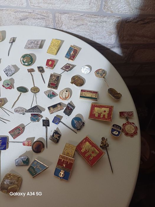 Лот значки всичко за 35лв общо