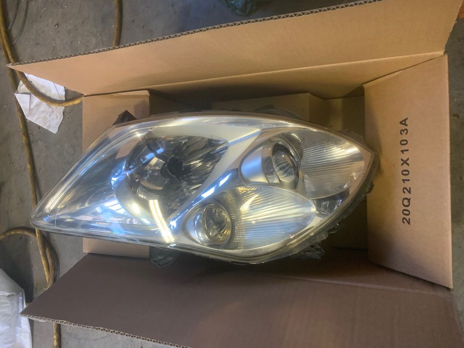 Фарове за Тойота аурис