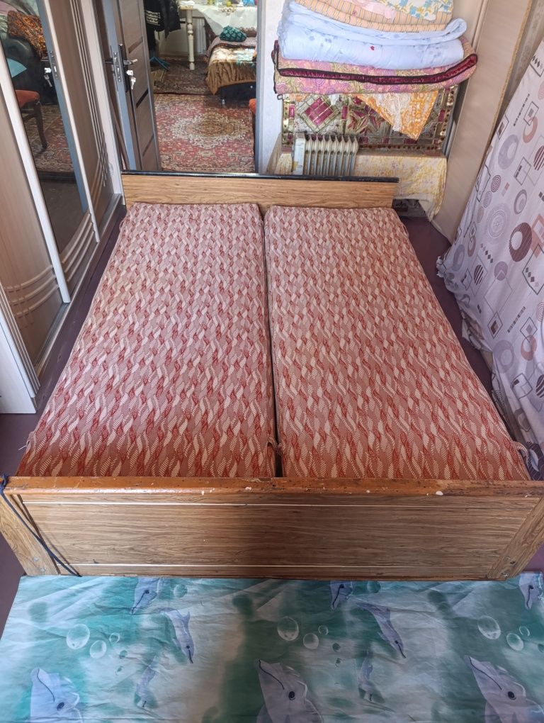 Кровать двуспальная пружиновая