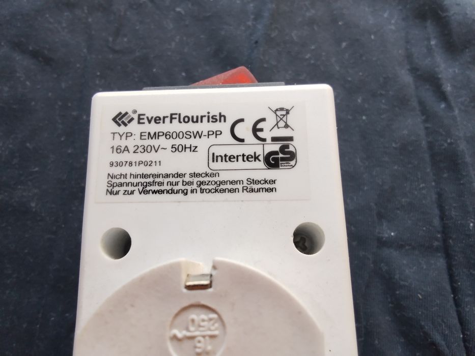 Самостоятелен контакт  с копче за прекъсване, за 220 волта