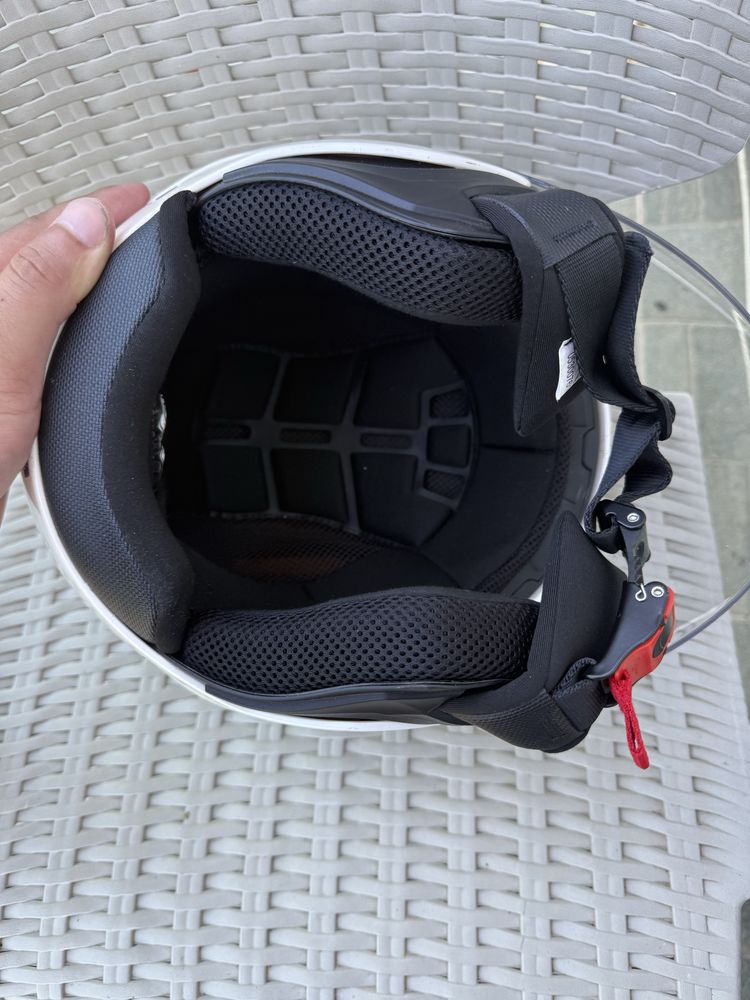 MT HELMETS чисто нова