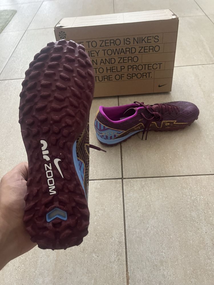 Нови футболни обувки Nike merc 40 номер