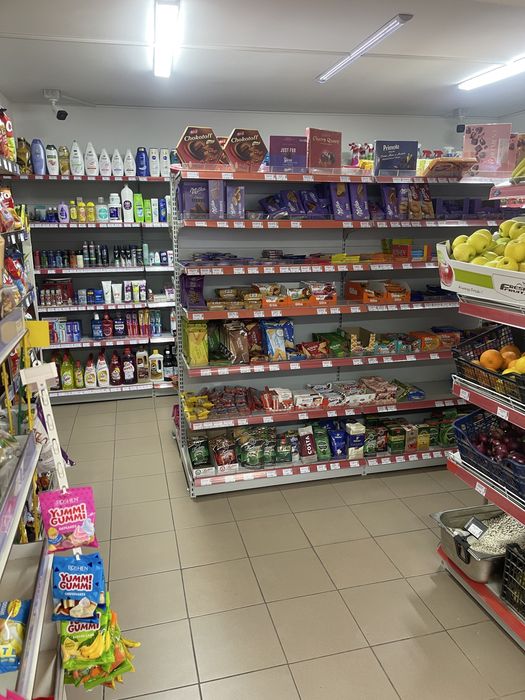 De VANZARE-3spati comerciale + 2 terase +casa P+etaj+curte