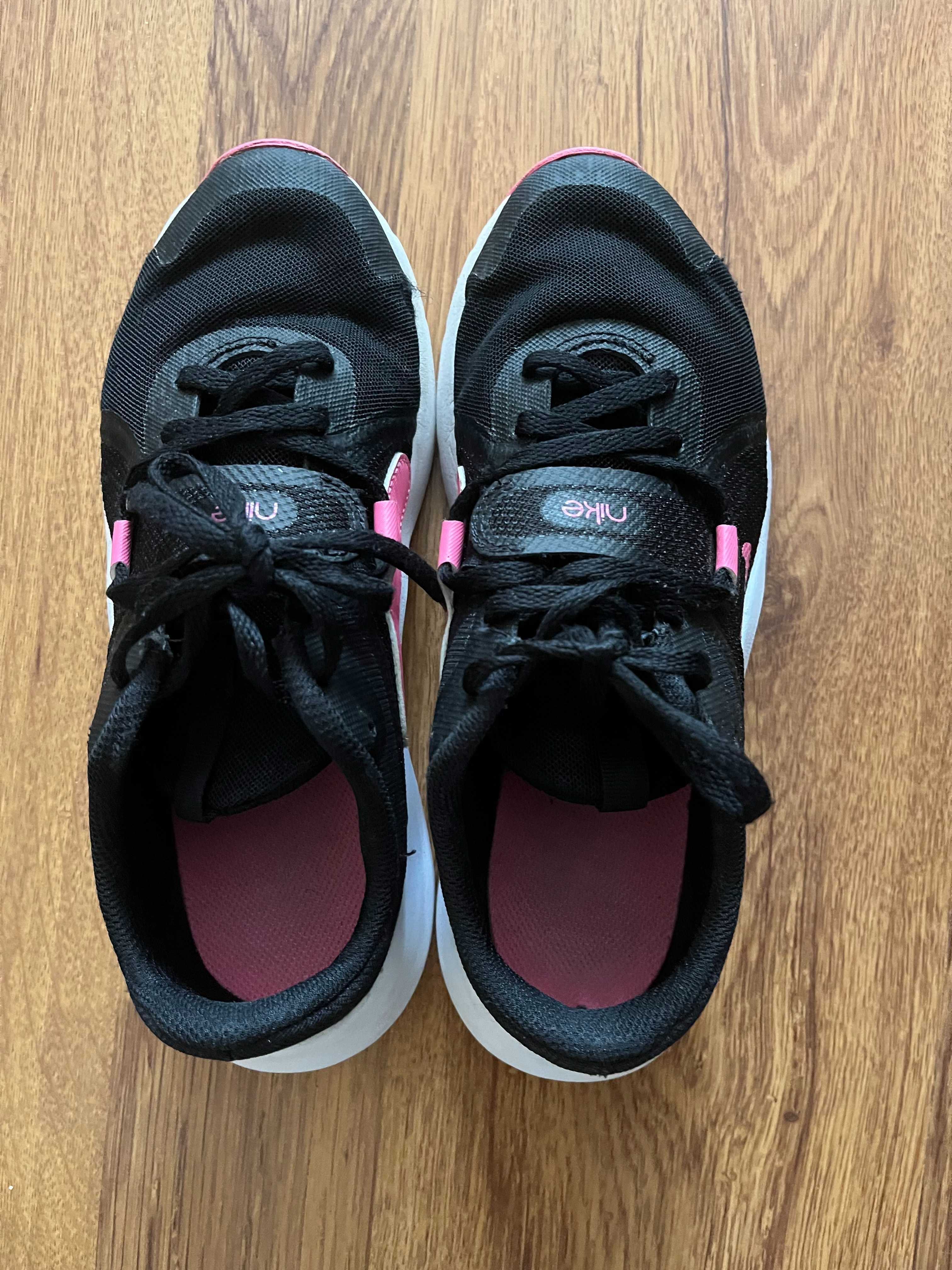Маратонки Nike номер 37,5