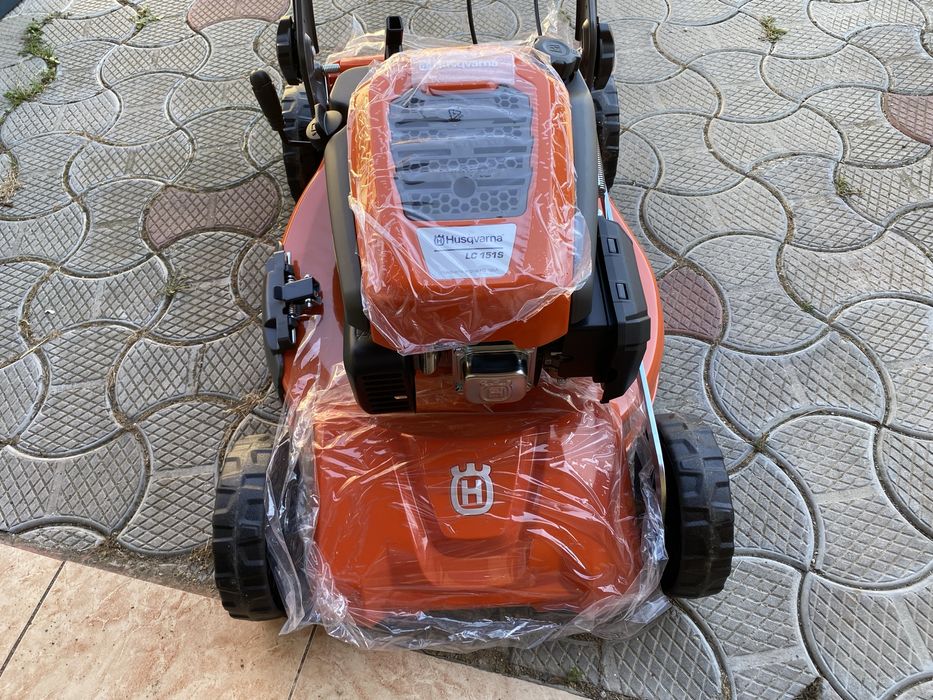 Vand Masina de tuns gazon Huscvarna LC 151S,autopropulsie,noua