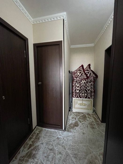 Продается 3в4-комнатная квартира, ул. Камолон, напротив Олий Мажлис