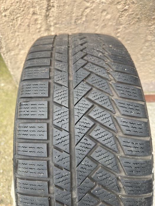 Зимни гуми 2бр. Continental 225/45/18