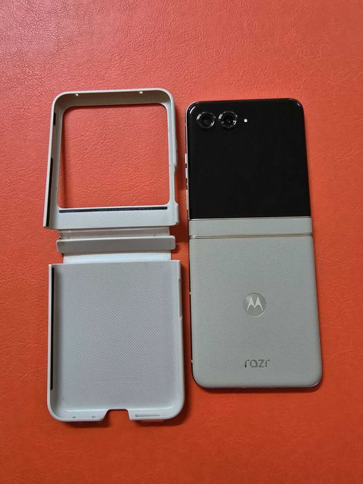 Motorola razr 50