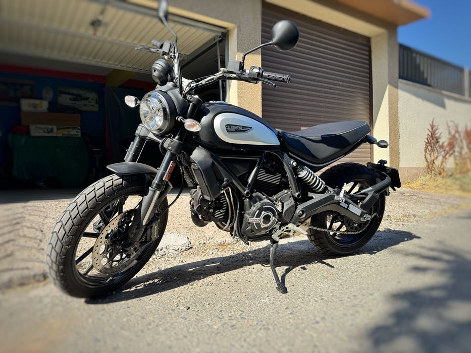 Ducati Scrambler Icon Dark L3e - ca în vitrină + echipamente