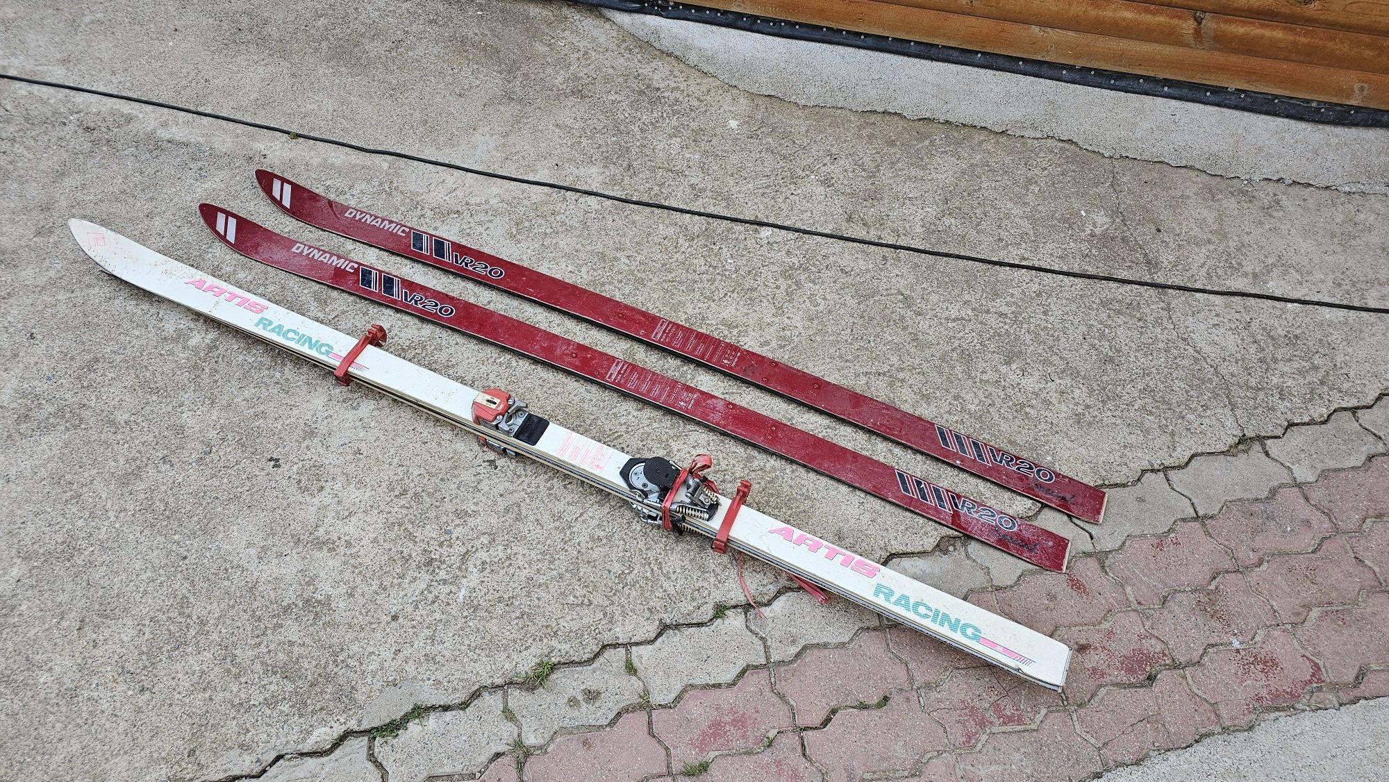 Продавам два комплекта Vintage ски