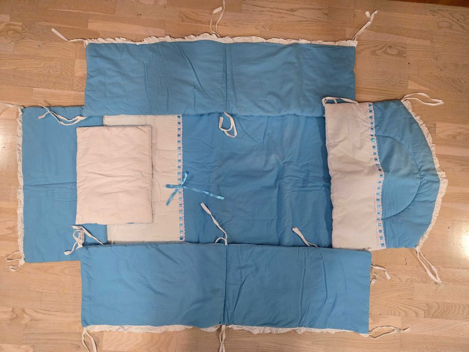 Set complet pentru pat bebe alb cu albastru