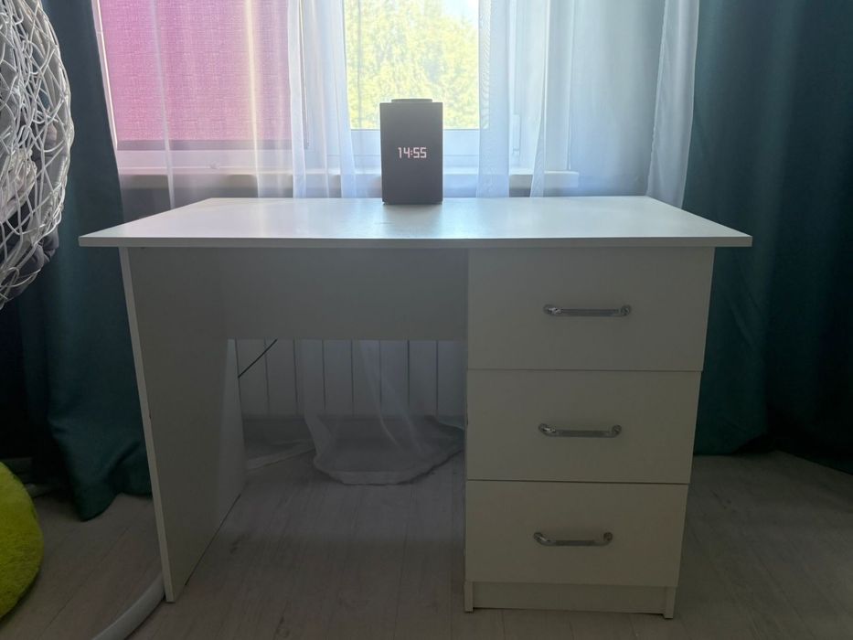 Стол письменный в отличном состоянии