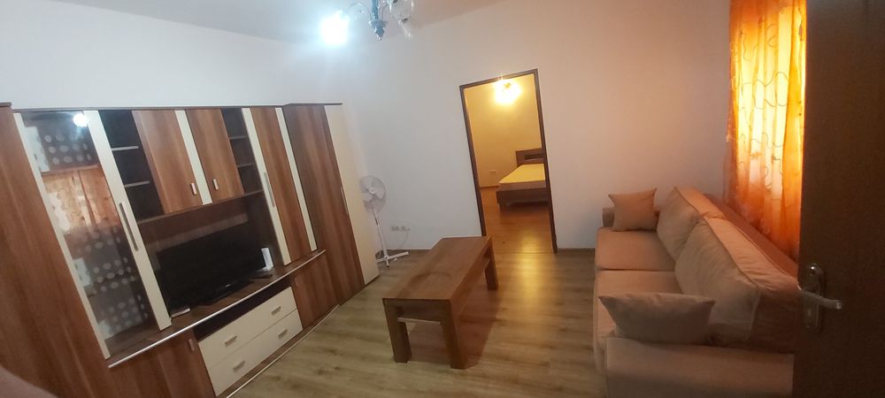 Apartament 3 camere, ultracentral de închiriat.