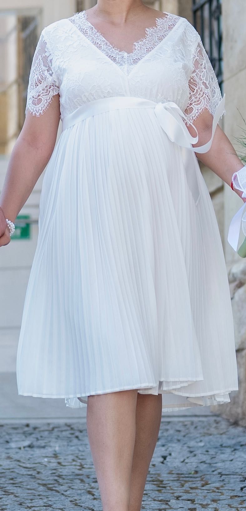 Официална бяла рокля за бременни