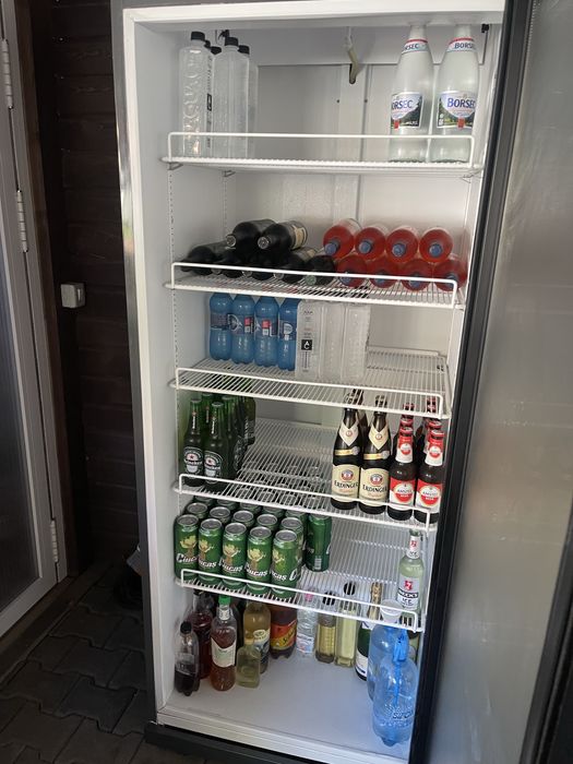 Vand frigider cu usa de sticla