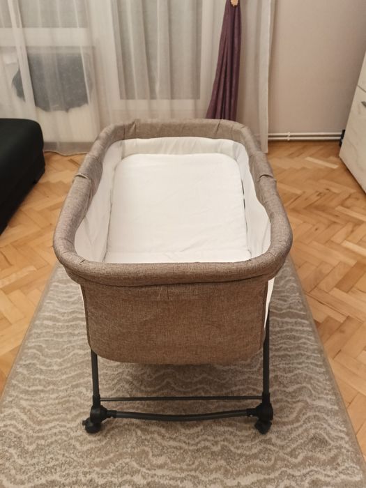 Pătuț bebeluș cu roti