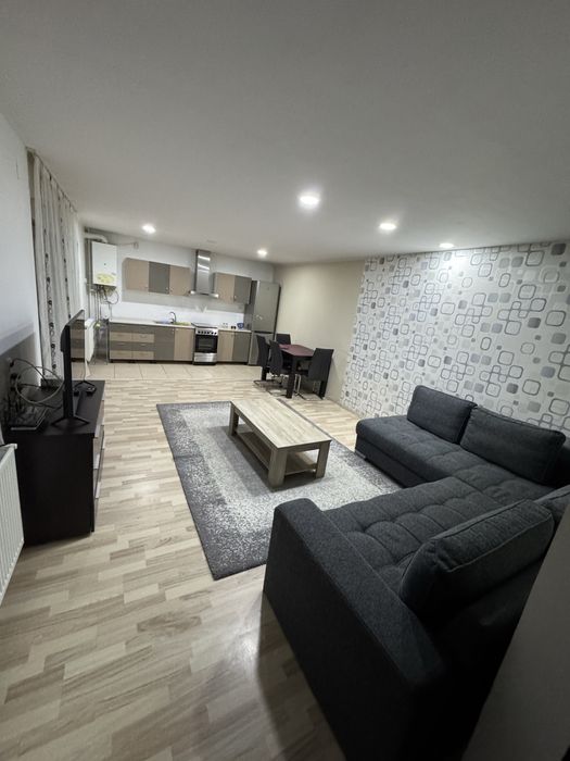 Inchiriez casa 3 camere, cartier Mosnei!