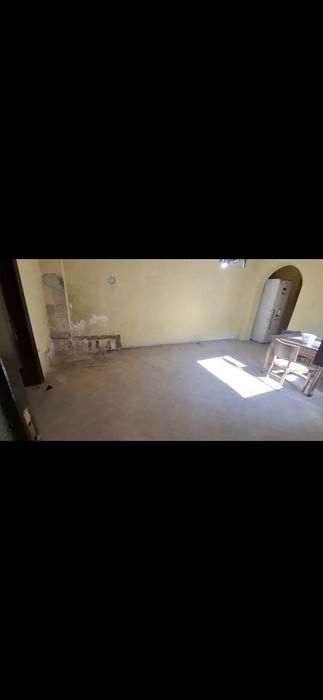 Inchiriez casa la curte (depozit) sector 1