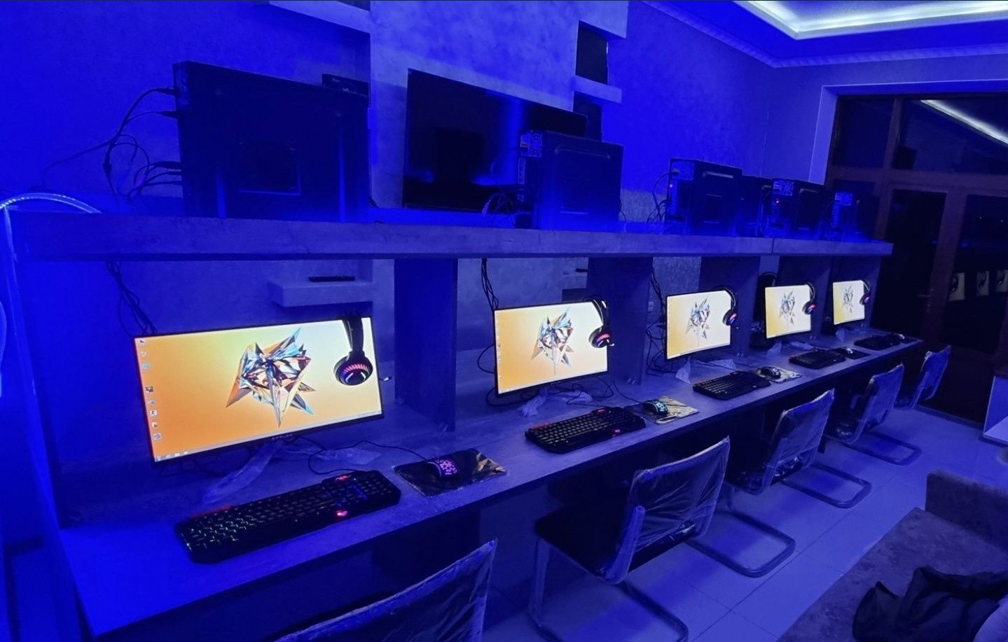 Game Club uchun 10ta igravoy Kompyuterlar stol stullari bn tayyor