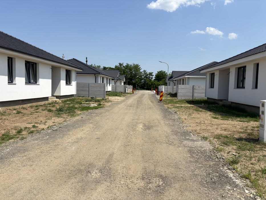 Vand Case noi Lazuri/acceptam schimb cu apartament