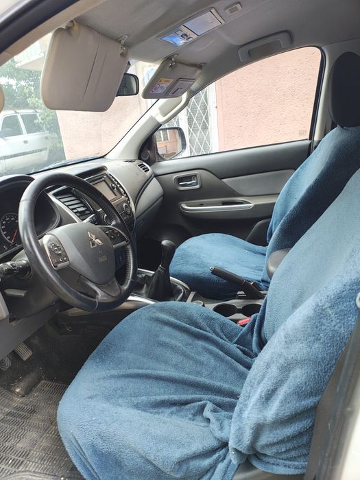 Mitsubishi L200 2016 4 x 4 2.4 L diesel navi clima camera vari +/-