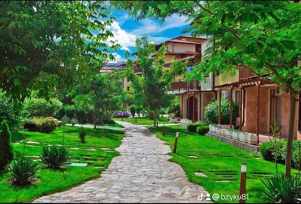 Райска градина. Продава се