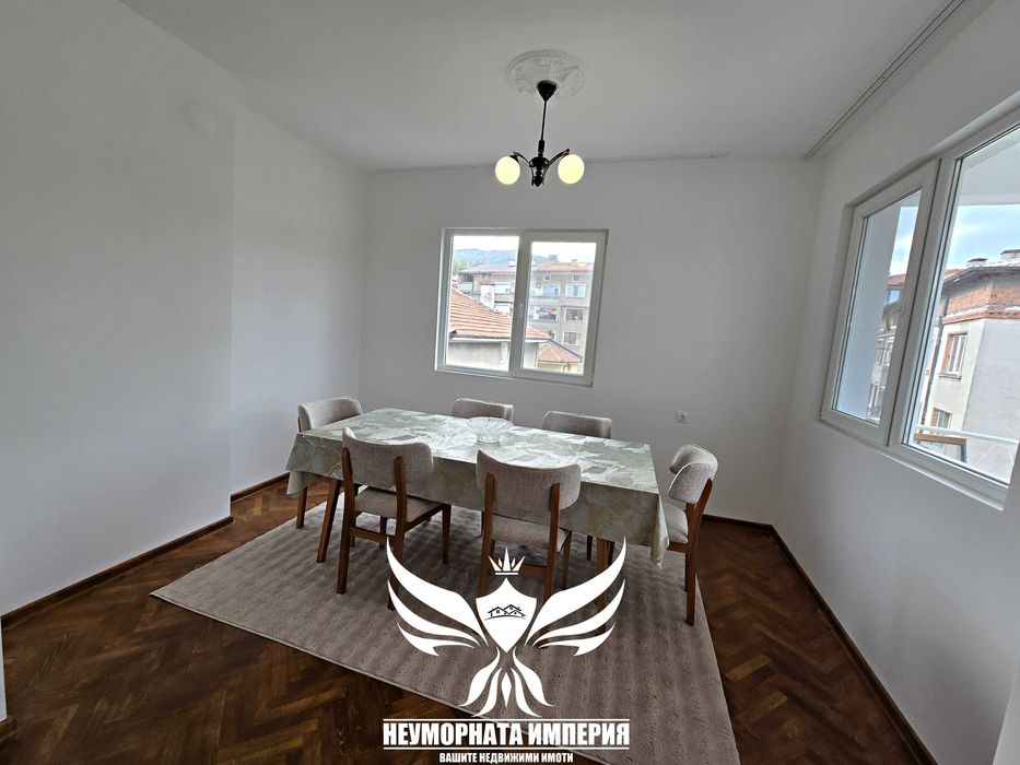 Дава се под наем Тристаен апартамент в Асеновград - 120 кв.м за 563 € - Снимка #1